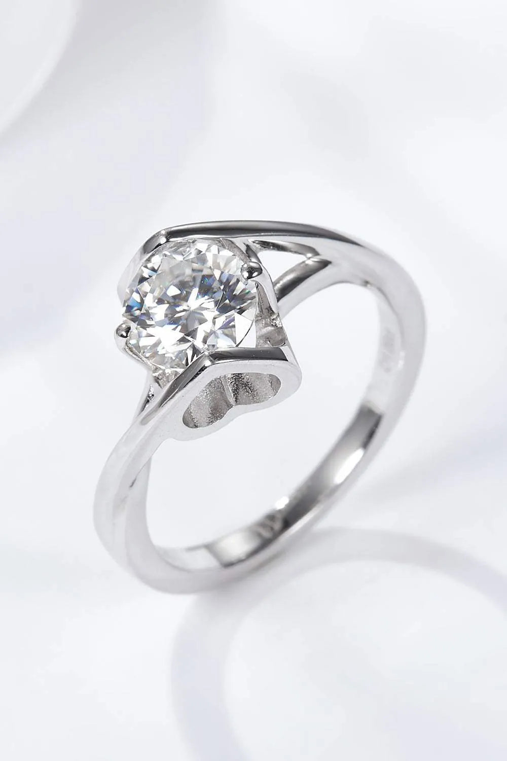Get What You Need 1 Carat Moissanite Ring Moissanite - Tophatter Daily Deals